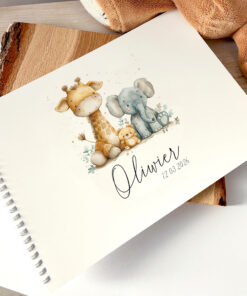 personalizowany album dla dziecka z imieniem i datą – ilustracja zwierzątka